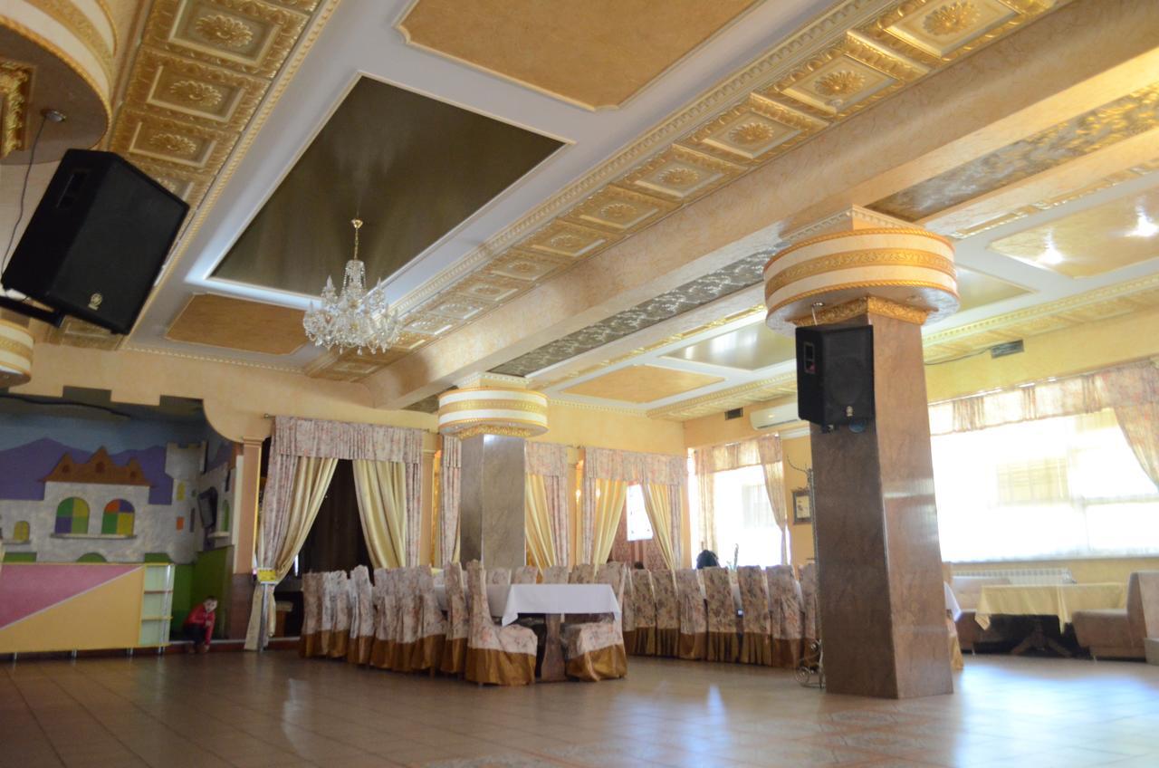 Golden Palace Dubove Esterno foto